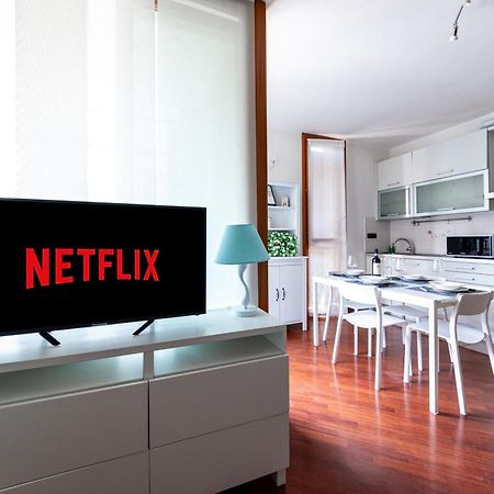 Appartamento Caterina A 5 Minuti Da Milano Fiere E San Siro Con Wifi-Netflix-Free Parking エクステリア 写真