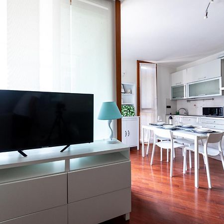 Appartamento Caterina A 5 Minuti Da Milano Fiere E San Siro Con Wifi-Netflix-Free Parking エクステリア 写真