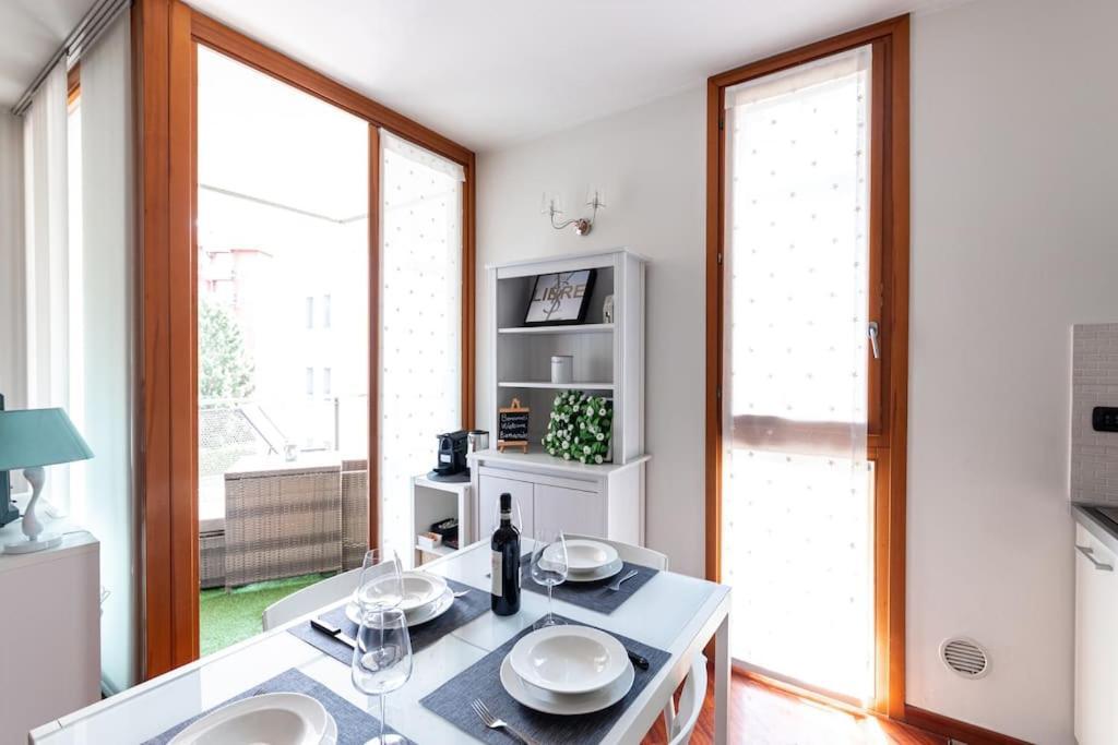Appartamento Caterina A 5 Minuti Da Milano Fiere E San Siro Con Wifi-Netflix-Free Parking エクステリア 写真