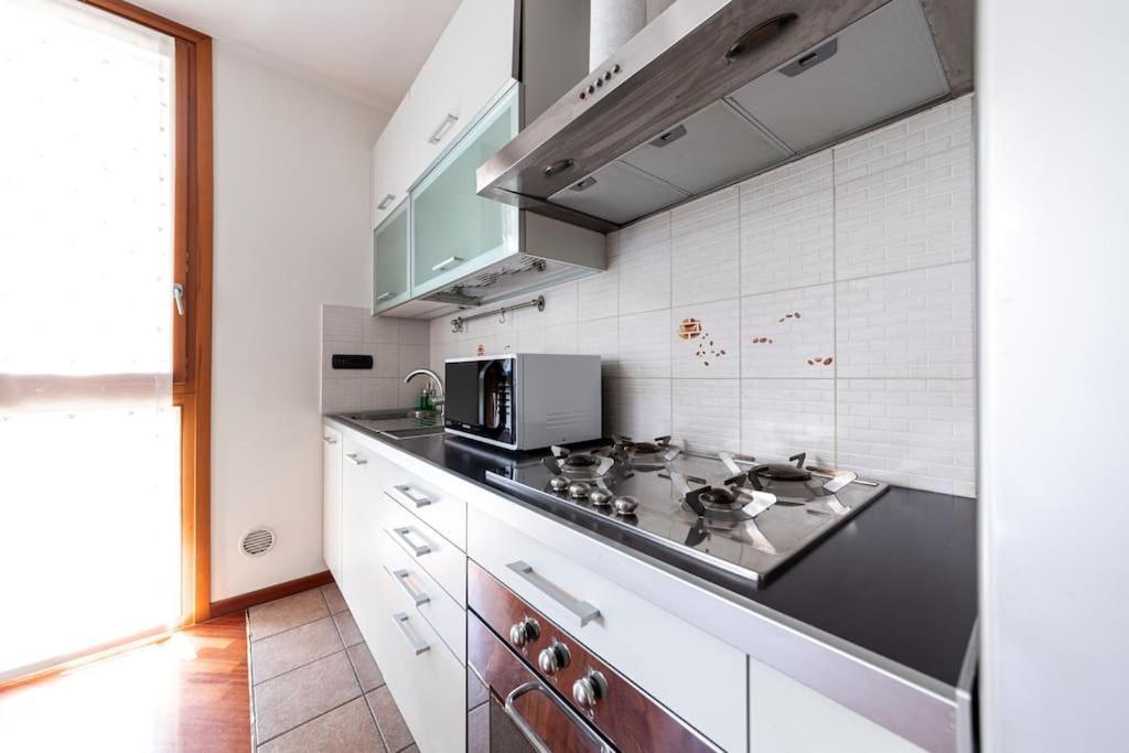 Appartamento Caterina A 5 Minuti Da Milano Fiere E San Siro Con Wifi-Netflix-Free Parking エクステリア 写真