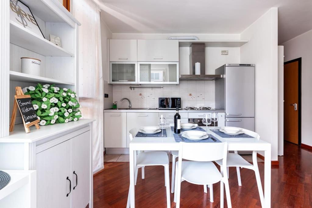 Appartamento Caterina A 5 Minuti Da Milano Fiere E San Siro Con Wifi-Netflix-Free Parking エクステリア 写真