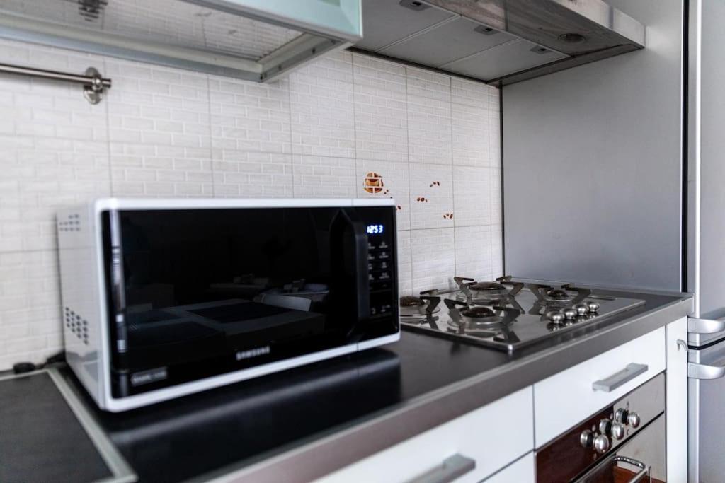 Appartamento Caterina A 5 Minuti Da Milano Fiere E San Siro Con Wifi-Netflix-Free Parking エクステリア 写真